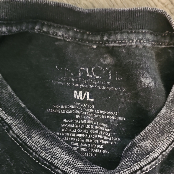 Pink Floyd Black Short Sleeve Tee with Iconic Prism Design - Picture 2 of 2